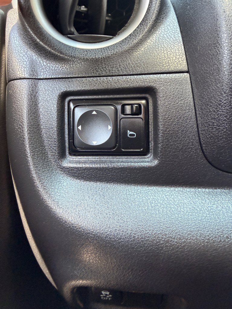 Used 2015 Nissan Versa Note FWD image 29
