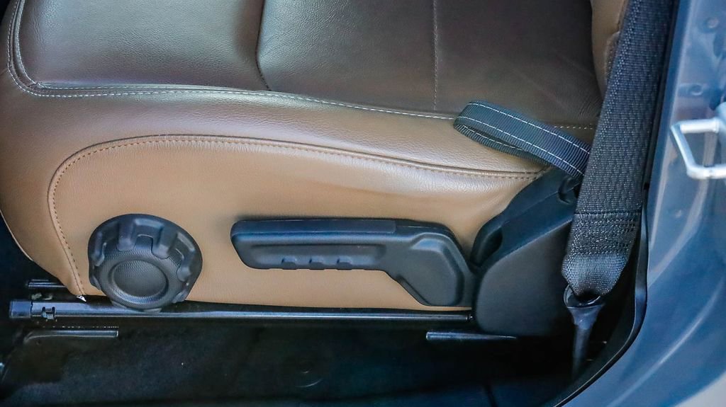 Used 2023 Jeep Wrangler Unlimited Sahara w/ Cold Weather Group AWD/4WD image 26