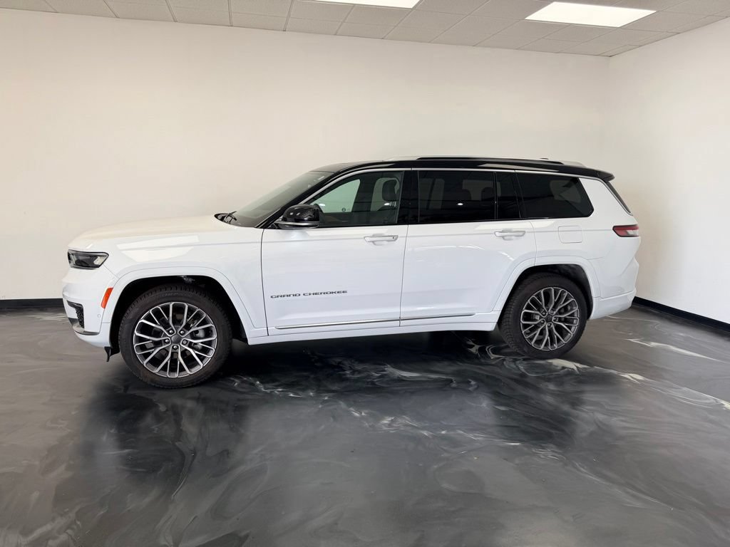 Used 2023 Jeep Grand Cherokee L Summit AWD/4WD image 5