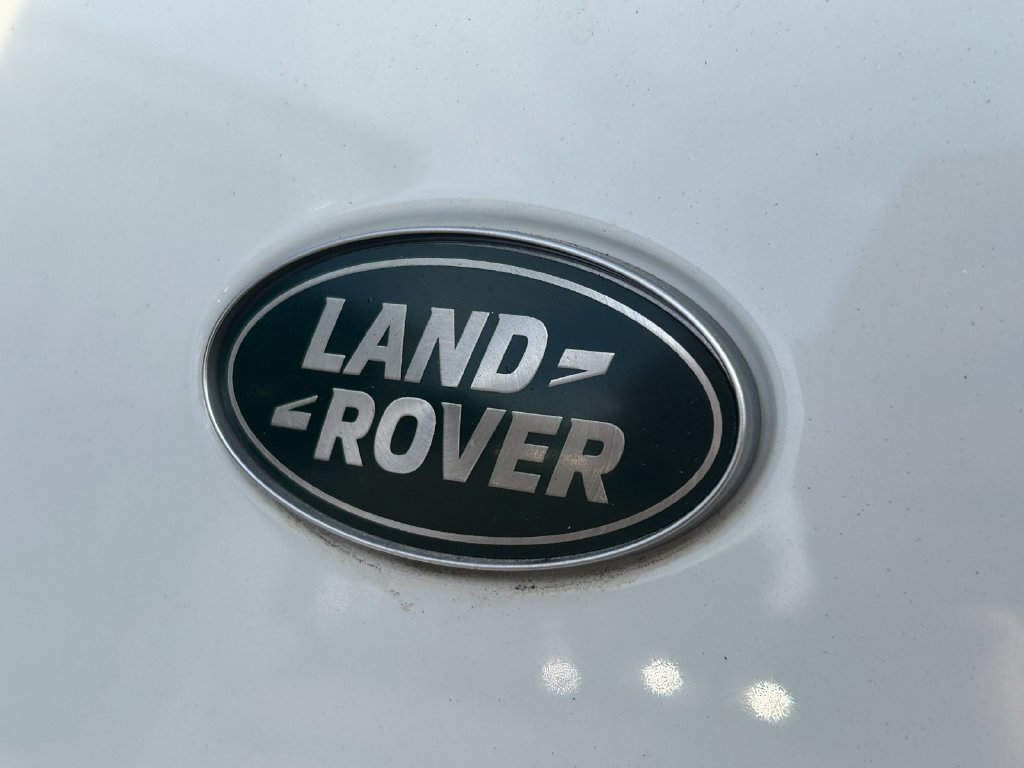 Used 2024 Land Rover Defender 130 X-Dynamic SE AWD/4WD image 16