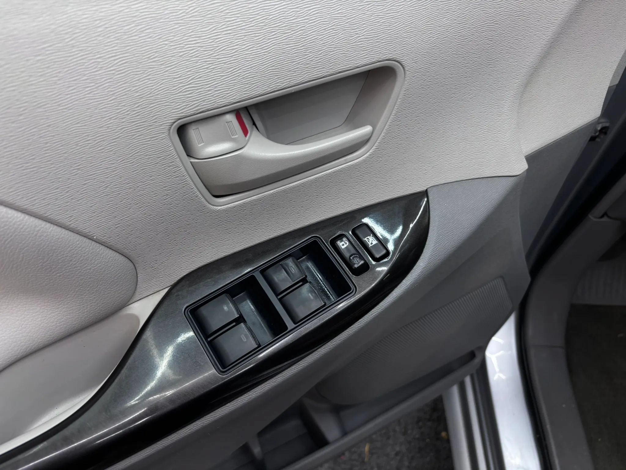 Used 2014 Toyota Sienna LE FWD image 19