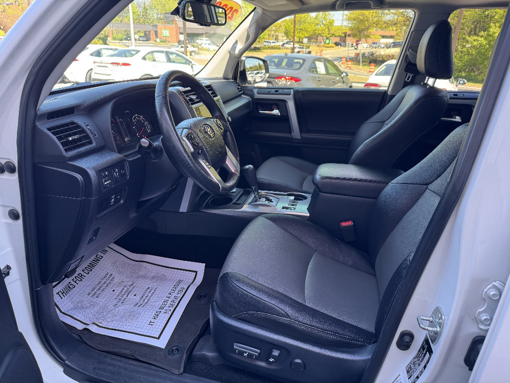 Used 2022 Toyota 4Runner SR5 Premium w/ Moonroof Package AWD/4WD image 8