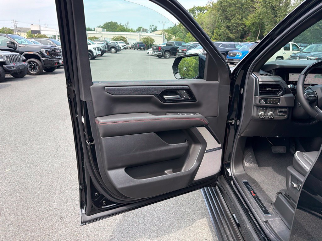 New 2026 GMC Yukon AT4 Ultimate w/ LPO, Floor Liner Package AWD/4WD image 14