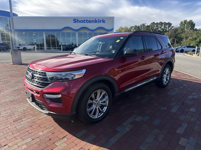 Used 2020 Ford Explorer XLT w/ Equipment Group 202A AWD/4WD image 4