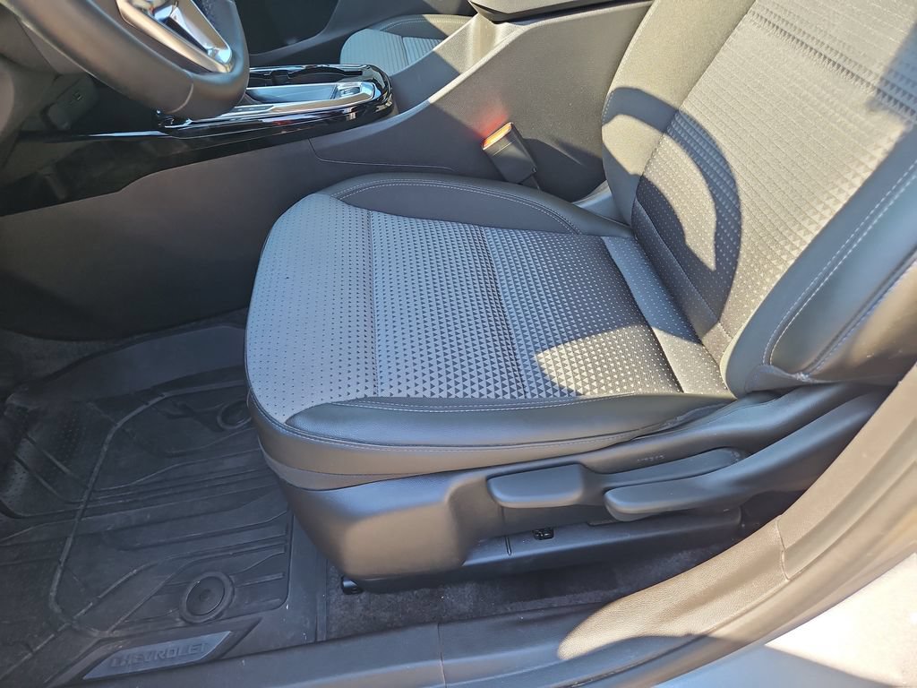 Used 2025 Chevrolet Trax LT w/ Driver Confidence Package FWD image 15