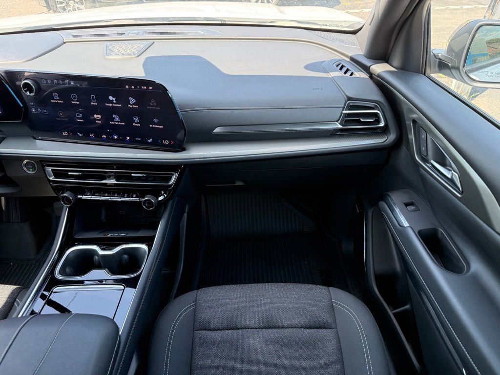 Used 2024 Chevrolet Traverse LT w/ Enhanced Driving Package image 43