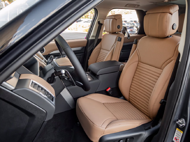 New 2026 Land Rover Discovery Limited Edition AWD/4WD image 13
