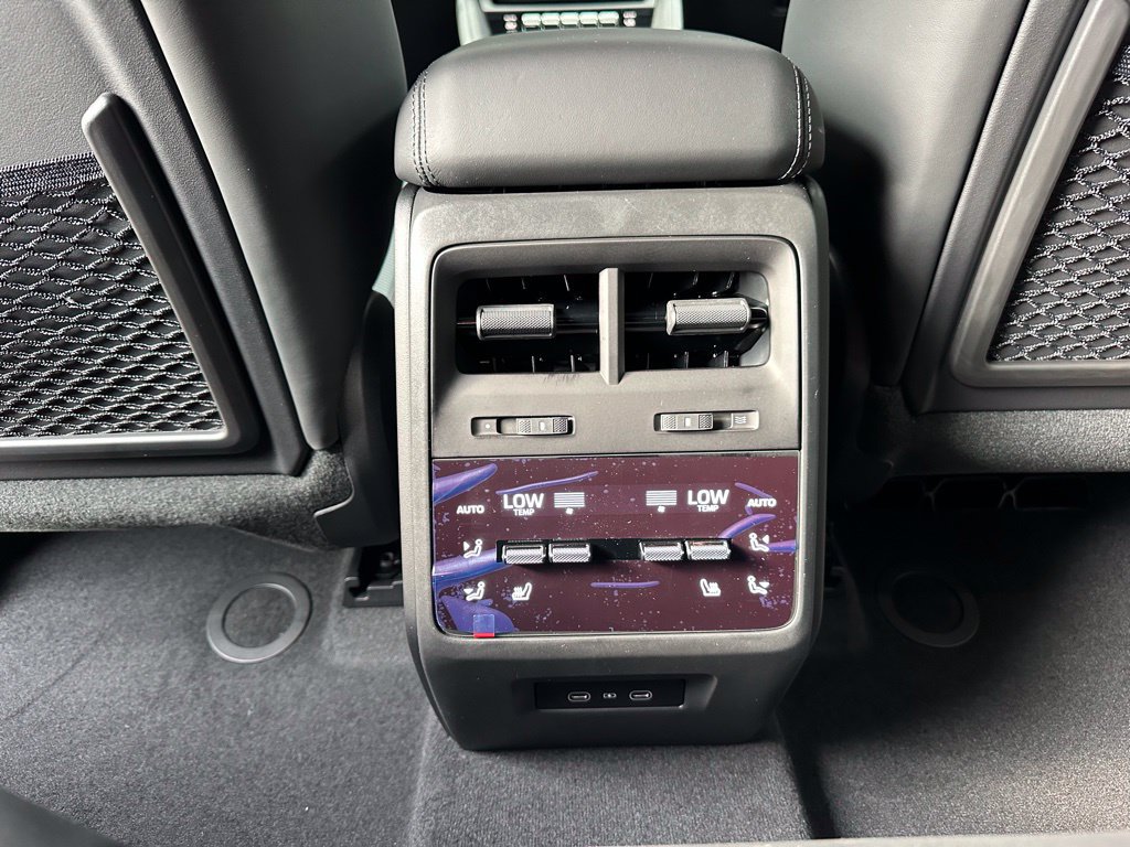 Used 2026 Porsche Macan Electric RWD image 40