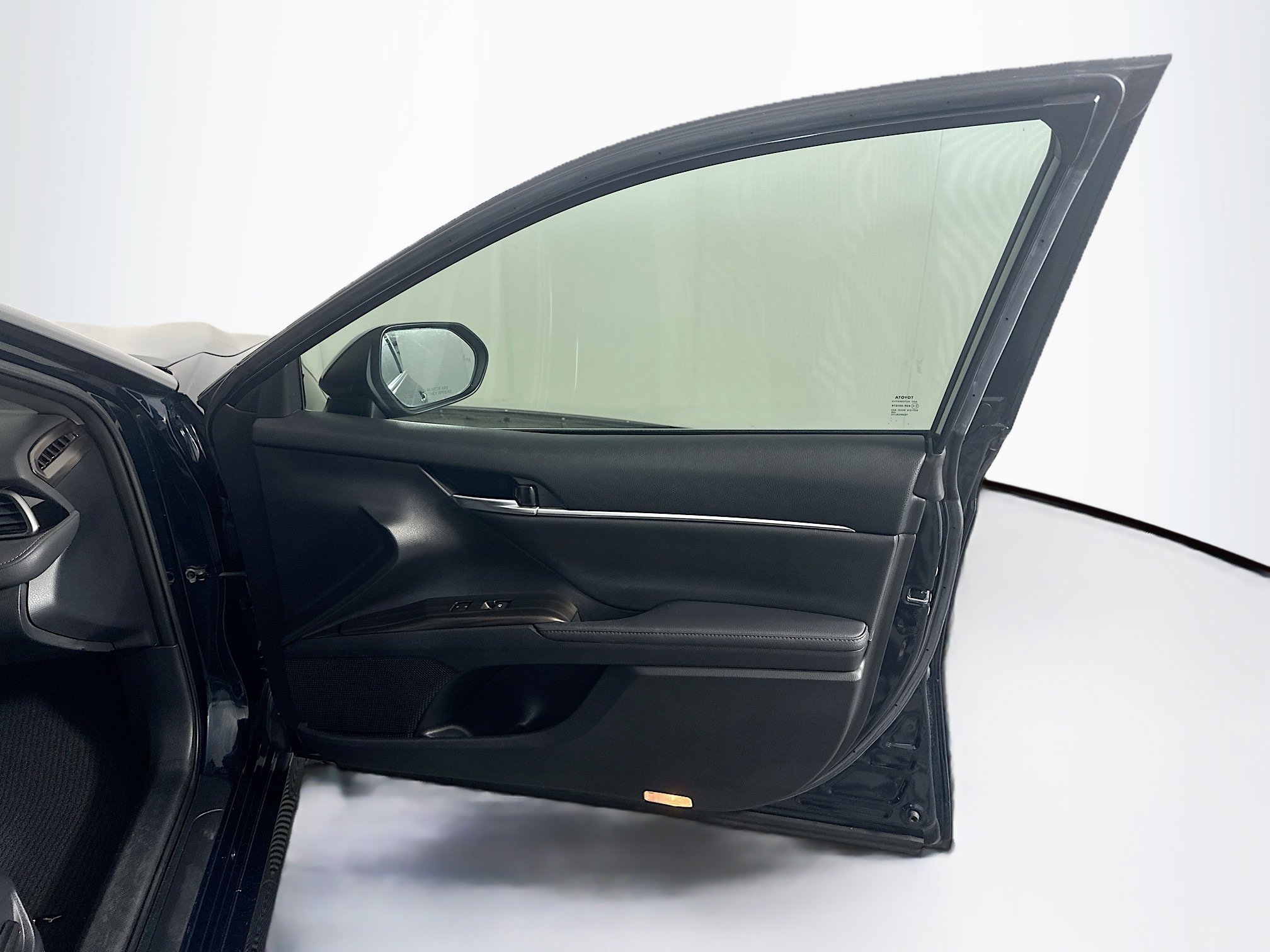 Used 2019 Toyota Camry XLE FWD image 34