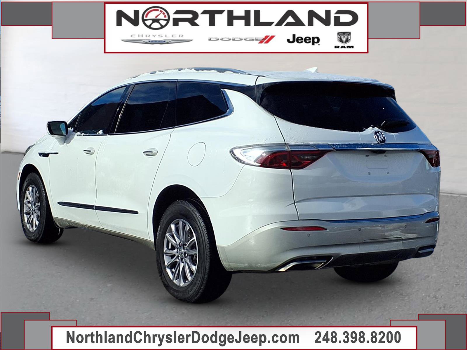 Used 2024 Buick Enclave Premium image 2