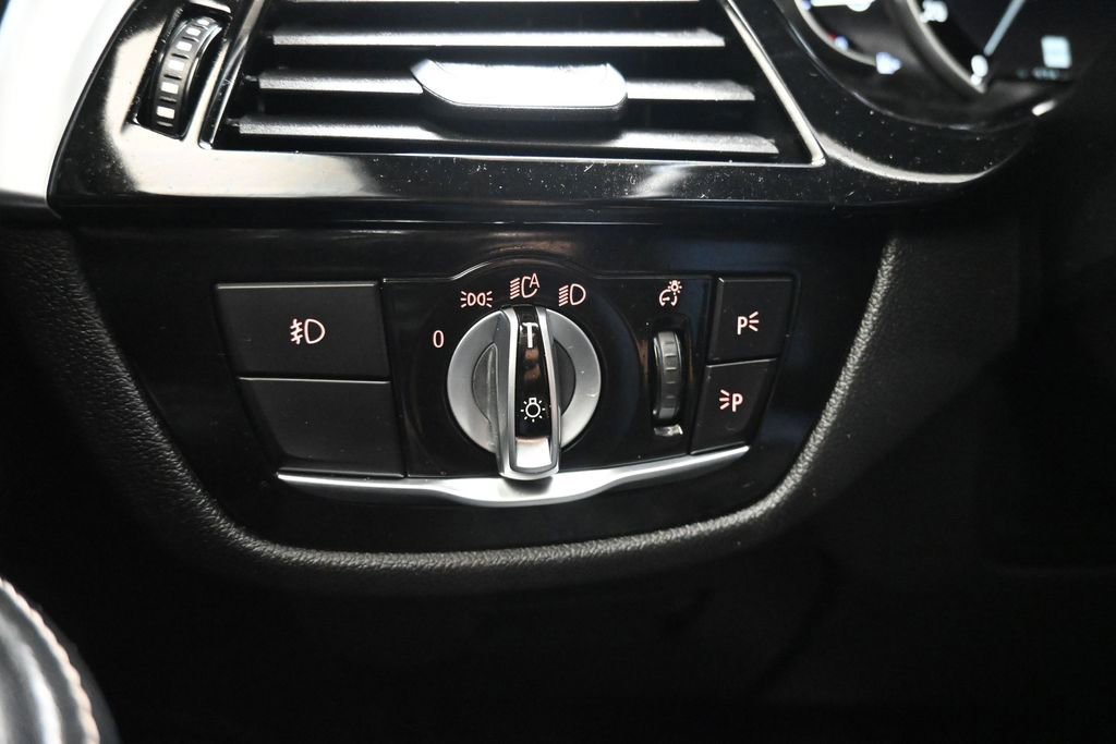 Used 2018 BMW 540i xDrive AWD/4WD image 27