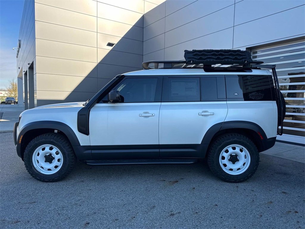 New 2024 Land Rover Defender 110 S image 4