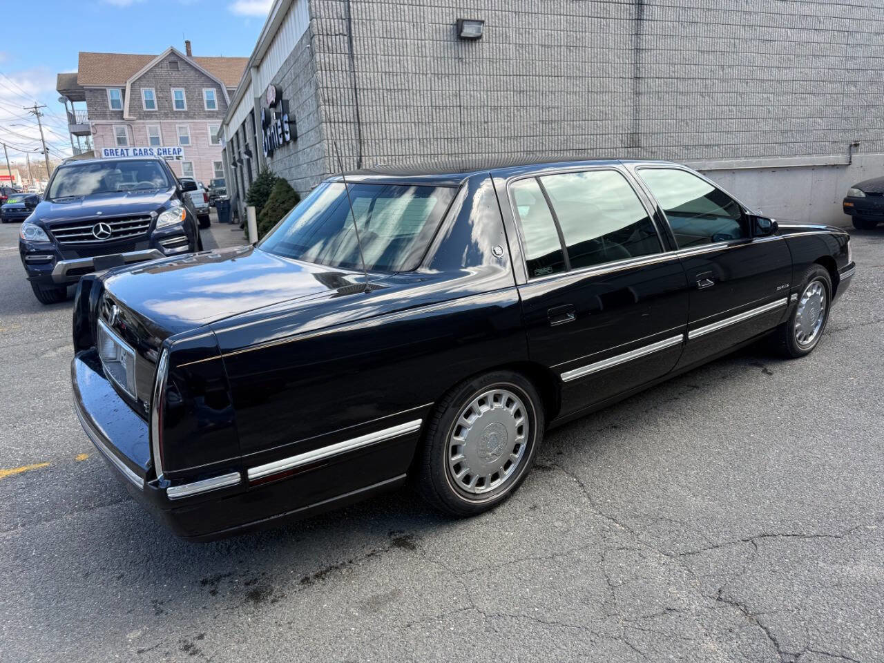 Used 1997 Cadillac De Ville Sedan w/ Comfort/Convenience Pkg FWD image 4
