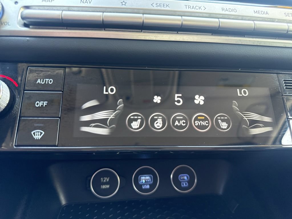 Used 2025 Genesis G70 2.5T AWD/4WD image 44
