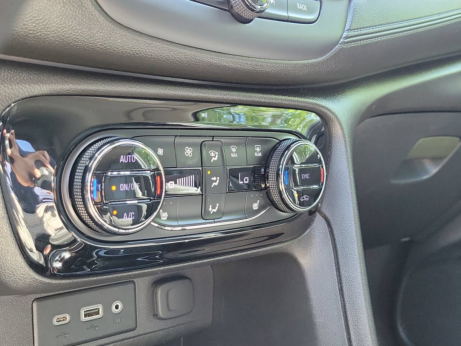 Used 2020 Buick Encore GX Select FWD image 24