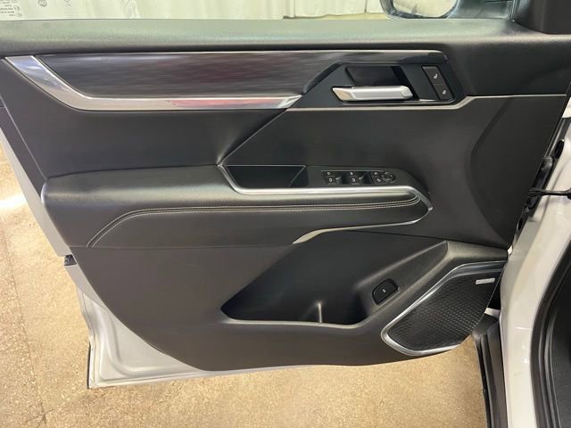 Used 2025 GMC Acadia Elevation image 13