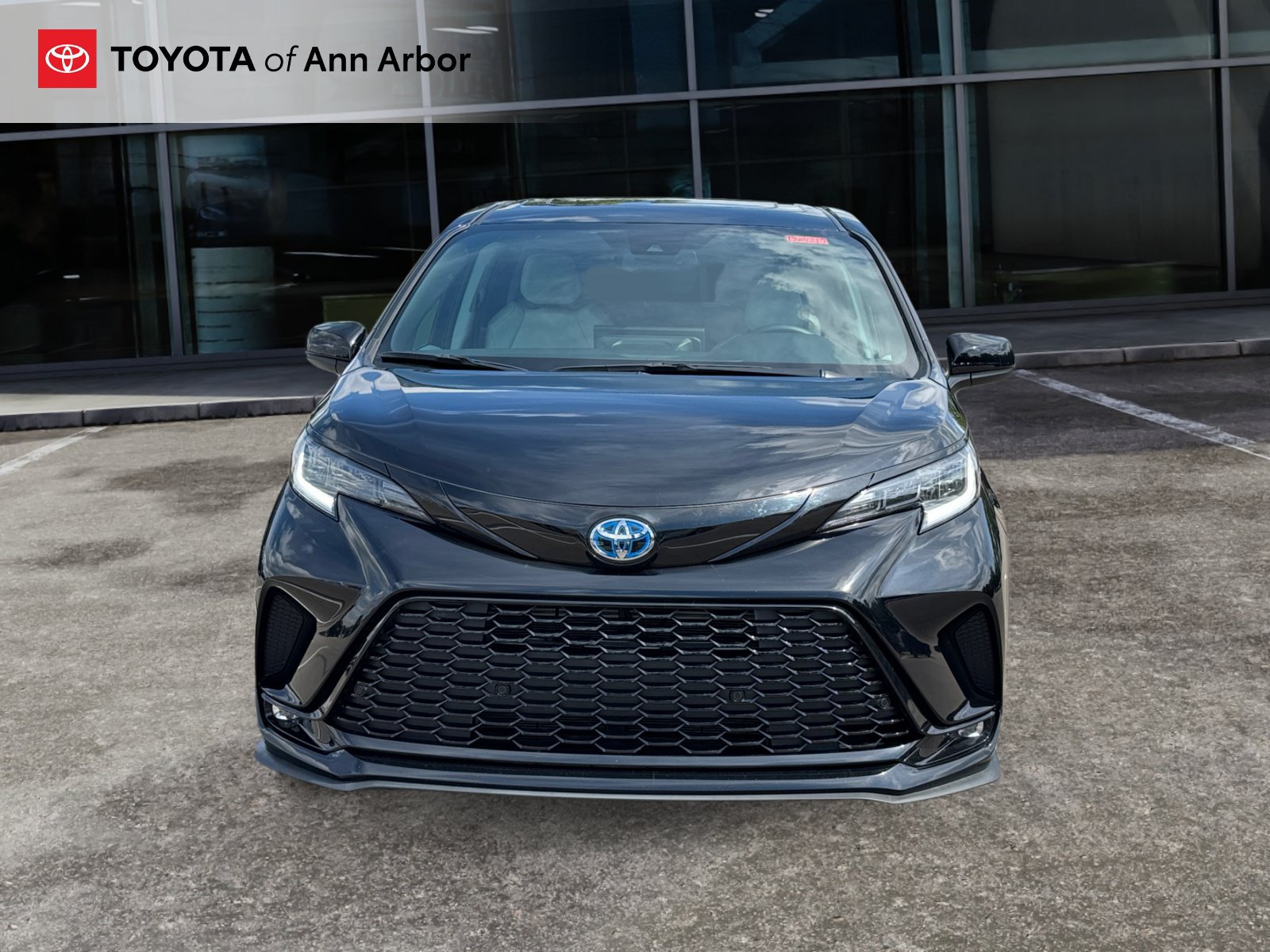 Used 2025 Toyota Sienna XSE AWD/4WD image 14