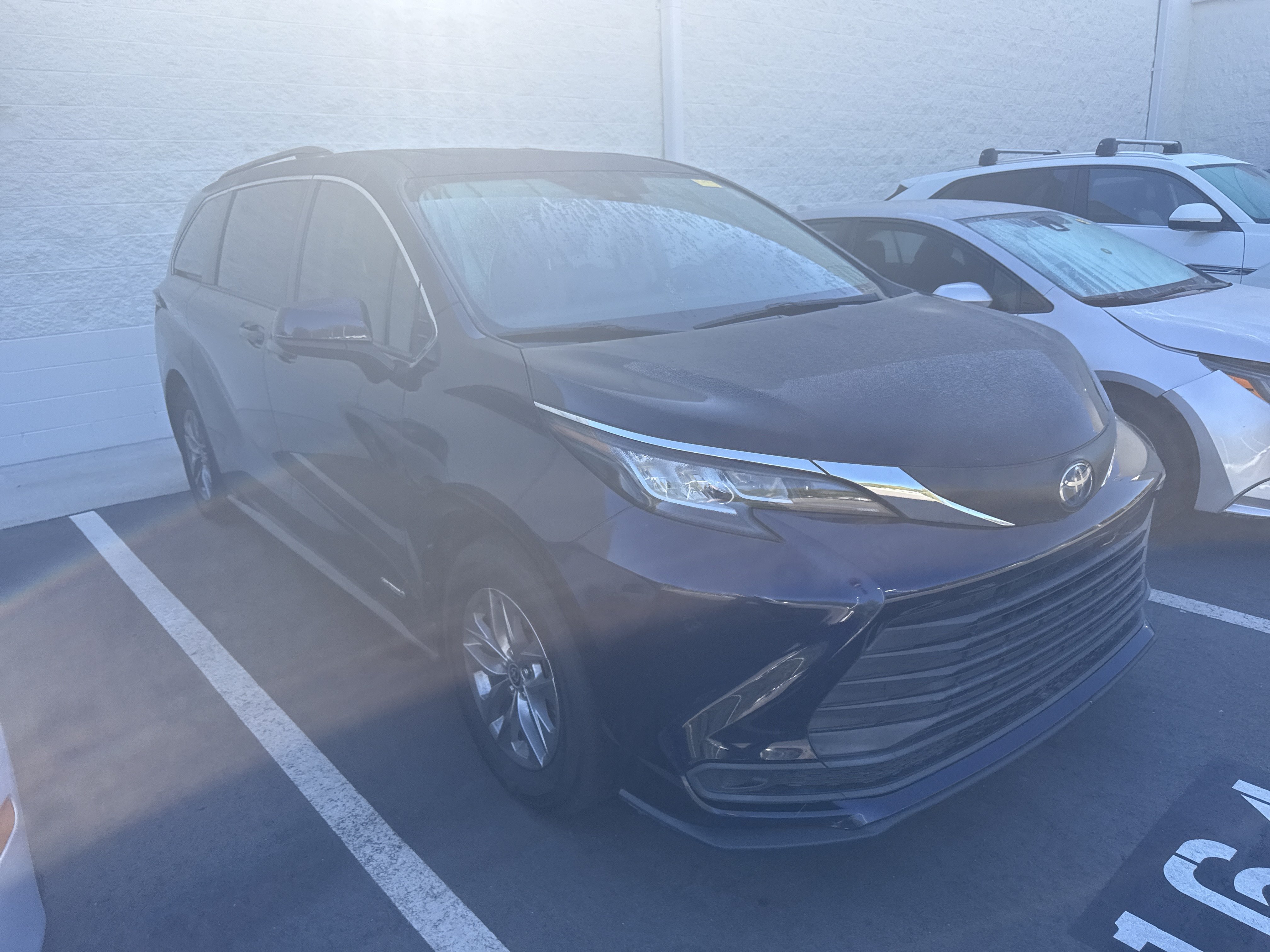 Used 2021 Toyota Sienna LE w/ LE Plus Package AWD/4WD image 5