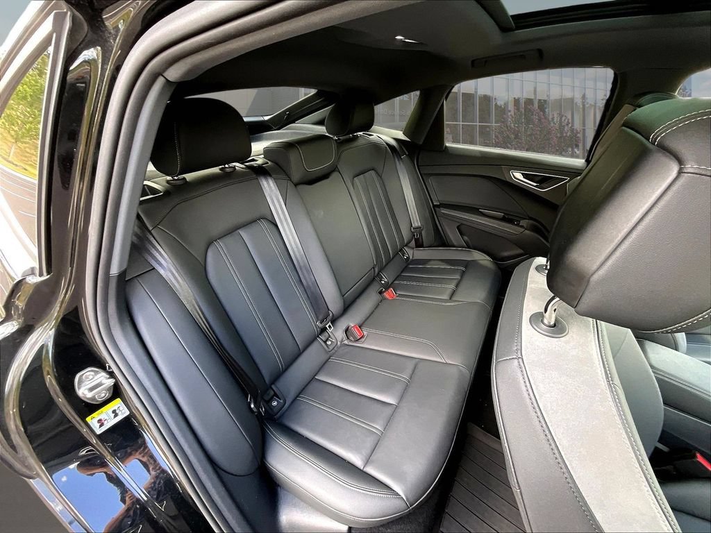 Used 2024 Audi Q4 e-tron Premium Plus w/ Premium Plus AWD/4WD image 27