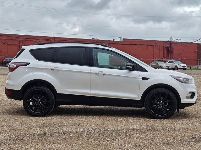 Used 2017 Ford Escape Titanium FWD image 4
