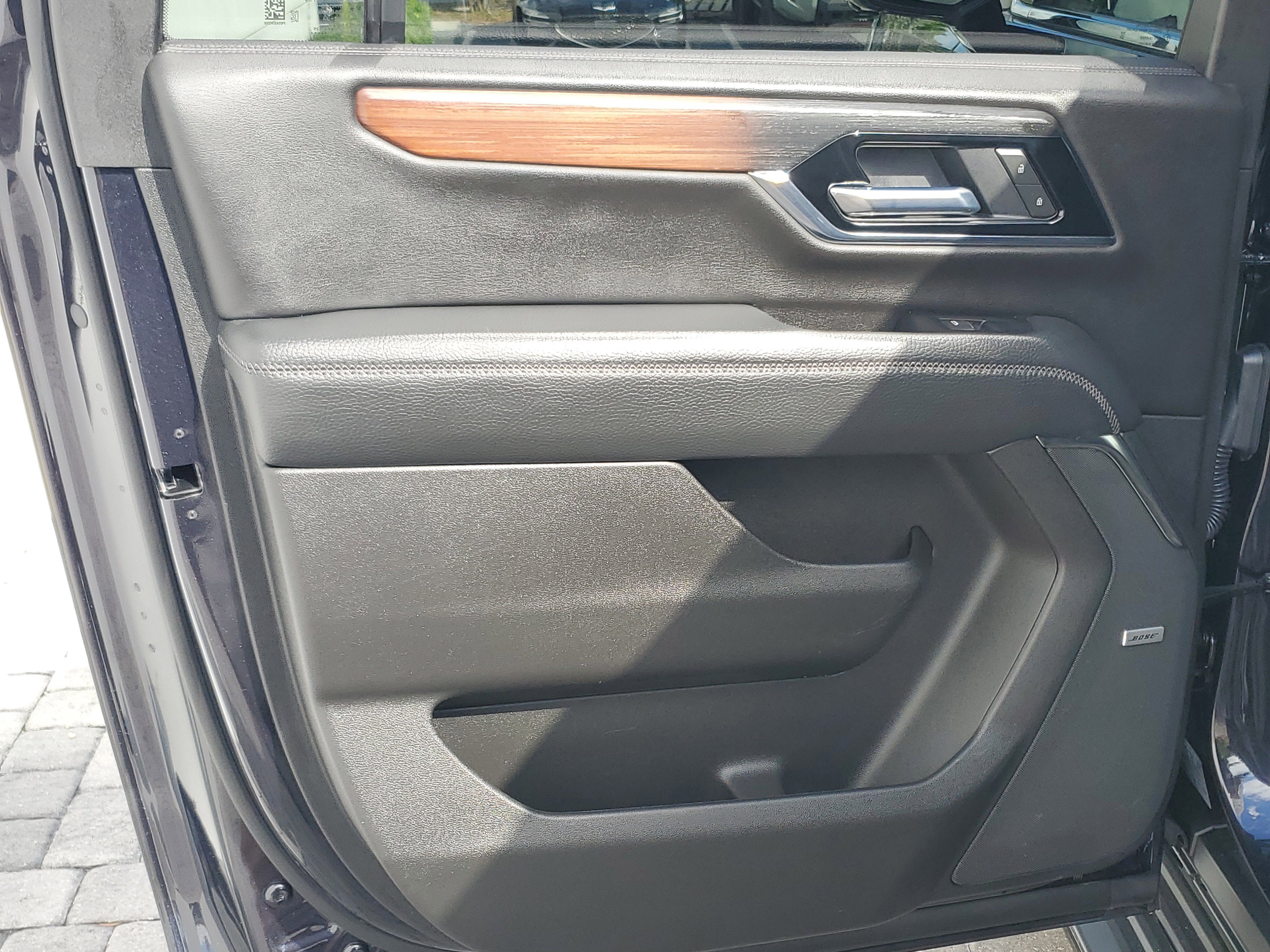 Used 2025 GMC Yukon XL Denali image 12