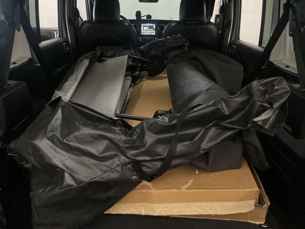 Used 2018 Jeep Wrangler Unlimited Sahara w/ Uconnect 4C Nav & Sound Group image 31