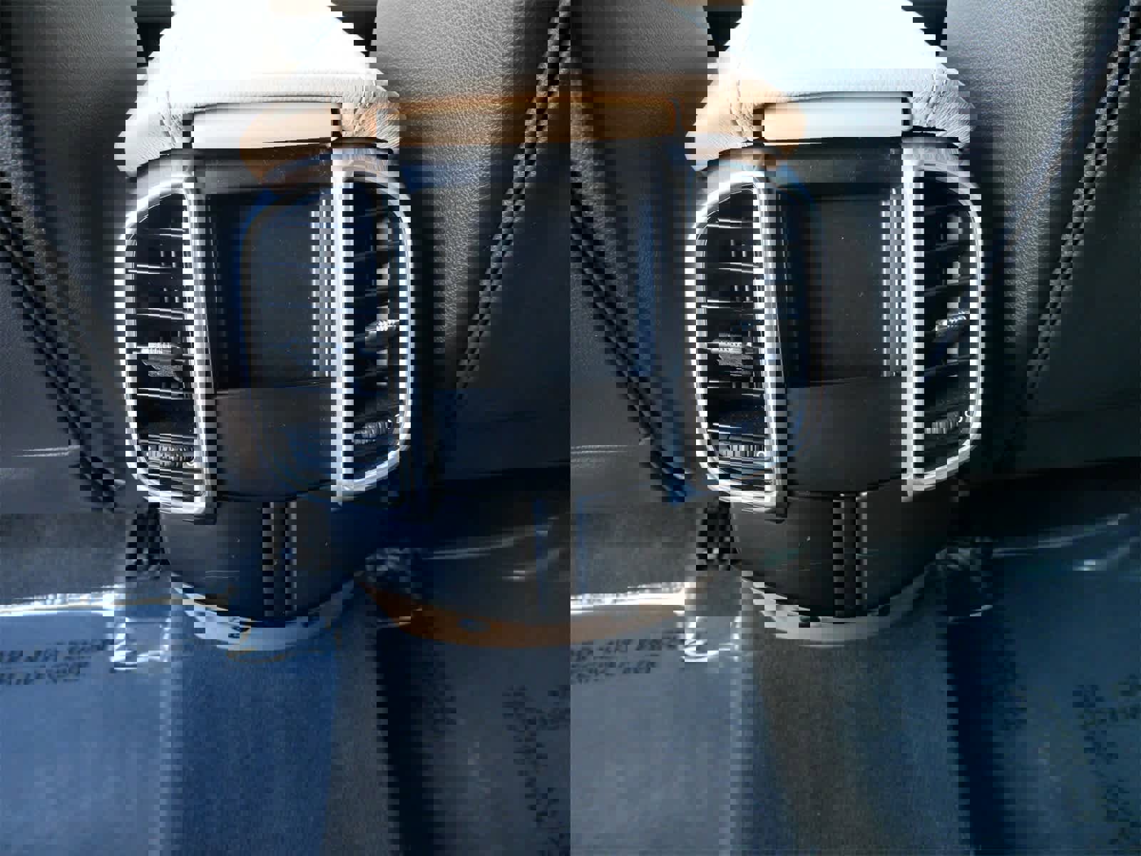 Used 2014 Porsche Cayenne Diesel Platinum Edition image 13