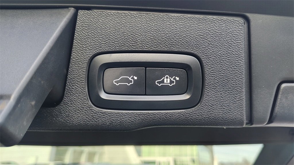 Certified 2023 Volvo XC60 B5 Plus w/ Climate Package image 31