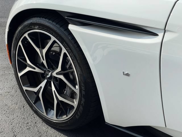 Used 2017 Aston Martin DB11 V12 RWD image 14