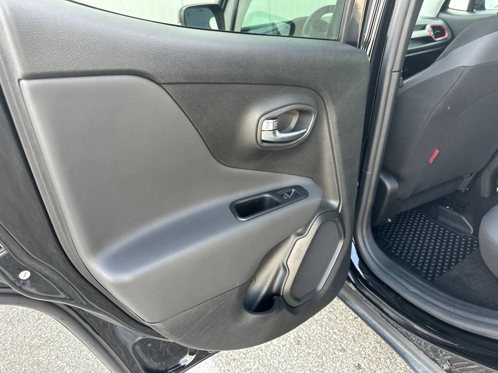 Used 2022 Jeep Renegade Trailhawk AWD/4WD image 17