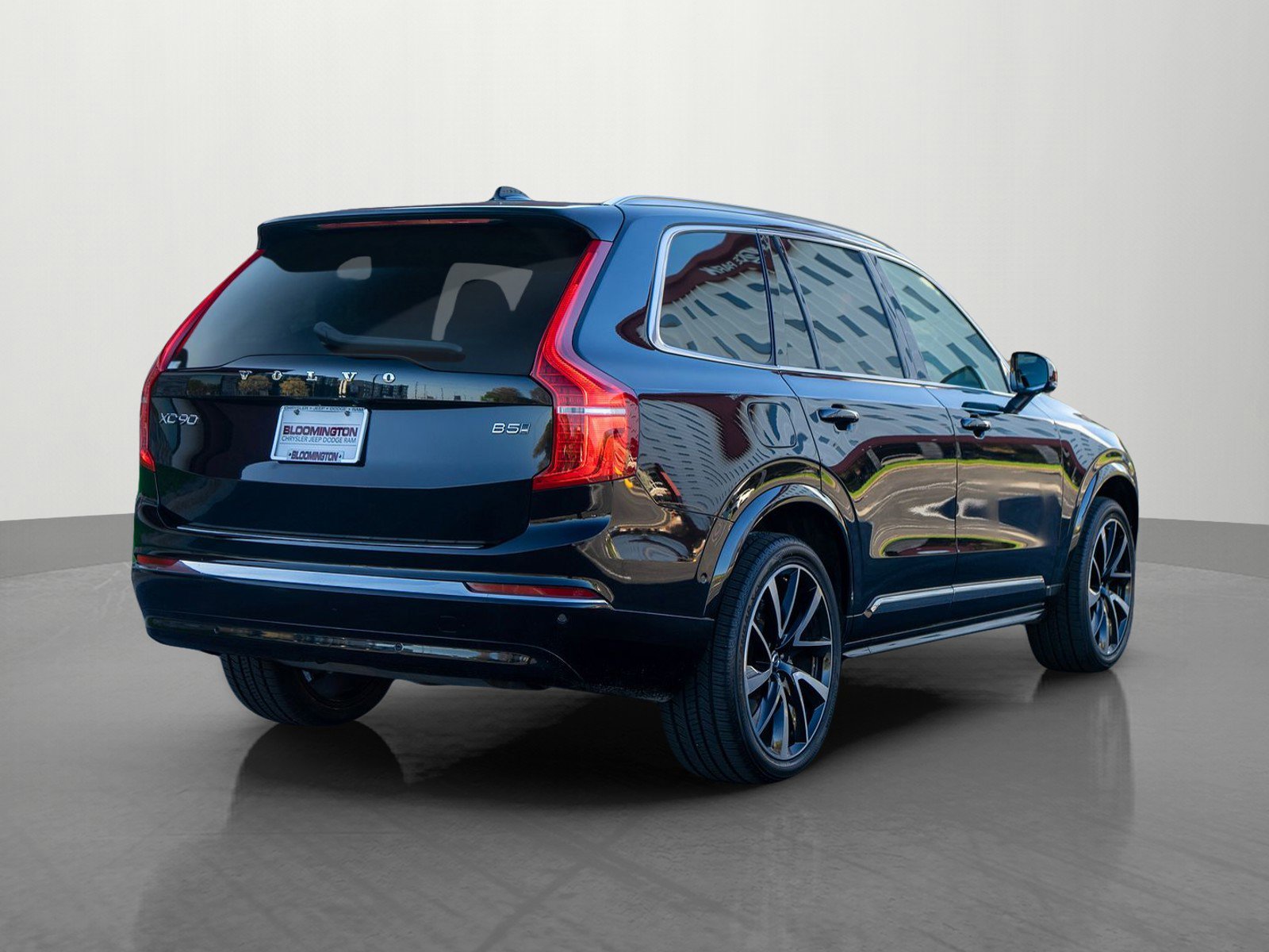 Used 2023 Volvo XC90 B5 Plus w/ Protection Package Premier AWD/4WD image 7