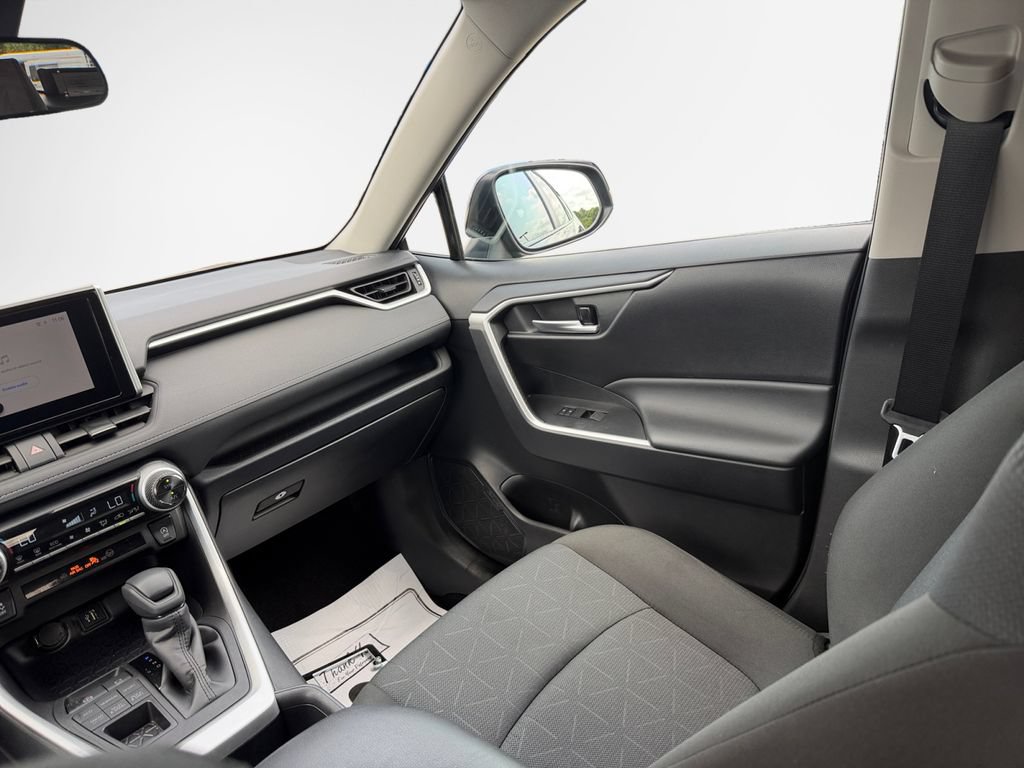 Used 2025 Toyota RAV4 XLE AWD/4WD image 23