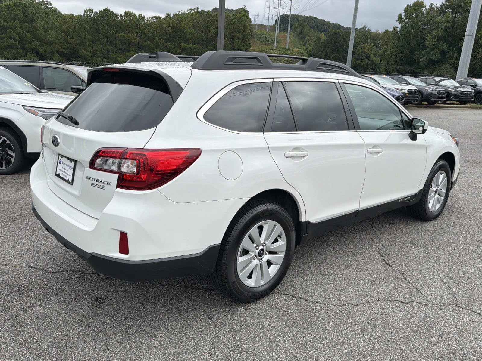 Used 2017 Subaru Outback 2.5i Premium AWD/4WD image 9