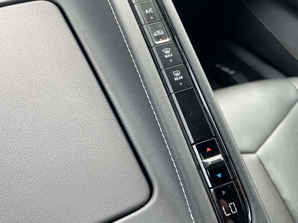 Used 2021 Chevrolet Corvette Stingray Coupe w/ 1LT image 20