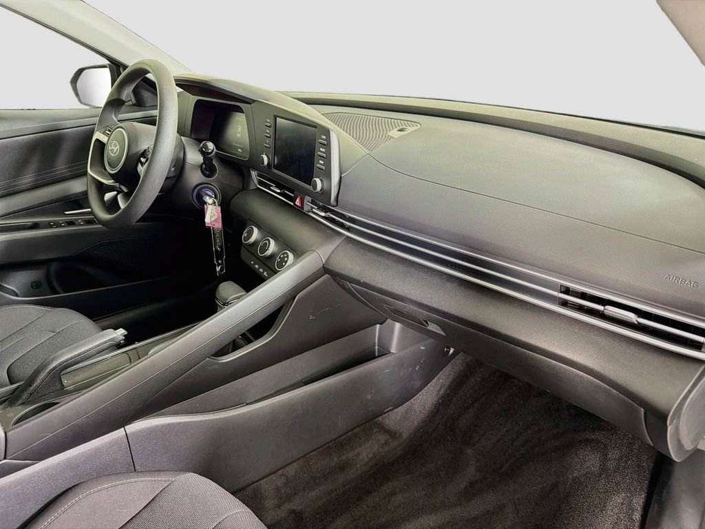 Used 2026 Hyundai Elantra SE FWD image 28