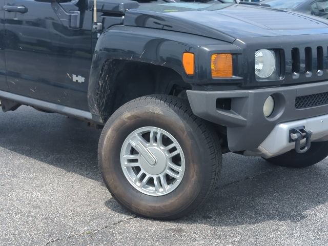 Used 2009 HUMMER H3 w/ Chrome Appearance Package AWD/4WD image 2