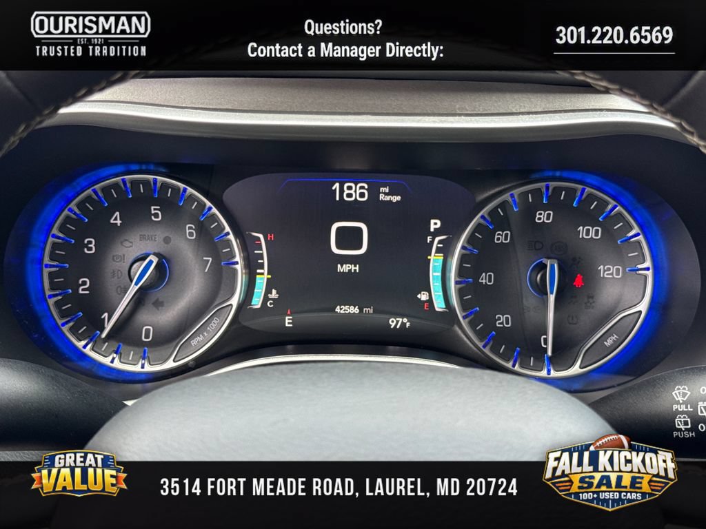 Used 2024 Chrysler Pacifica Touring-L FWD image 10