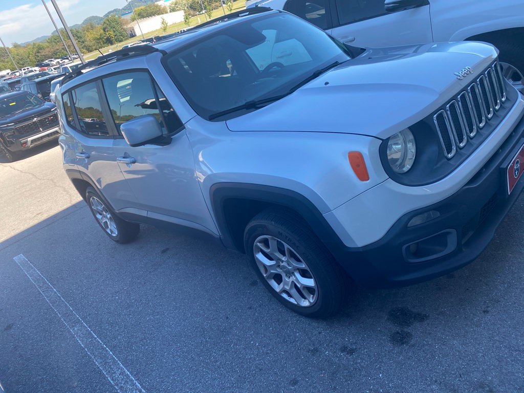 Used 2016 Jeep Renegade Latitude AWD/4WD image 4