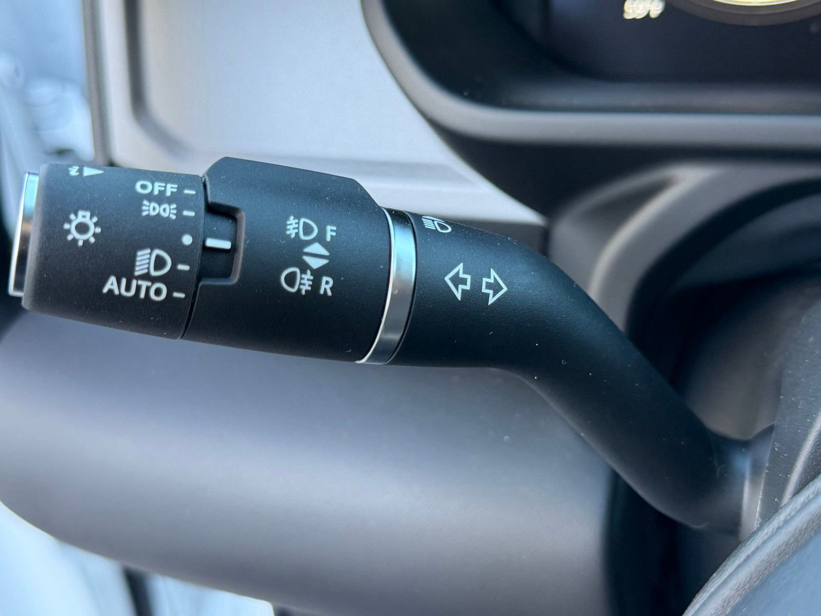 New 2026 Land Rover Defender 110 V8 image 13