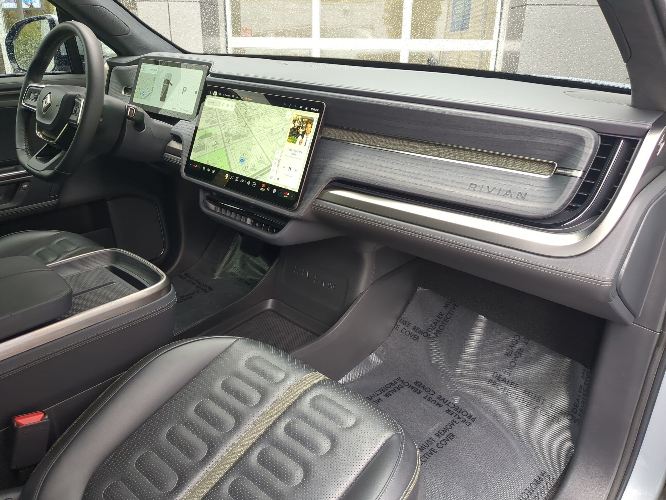 Used 2025 Rivian R1S Adventure Dual AWD/4WD image 34