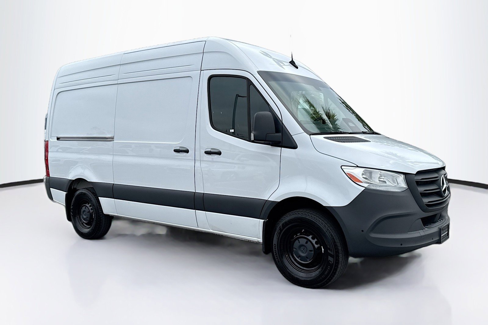 Used 2025 Mercedes-Benz Sprinter 2500 image 3