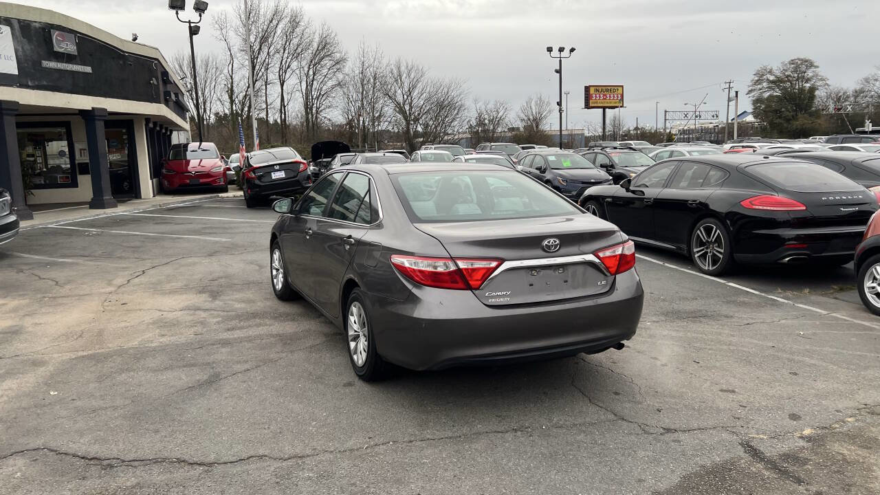 Used 2016 Toyota Camry LE image 9