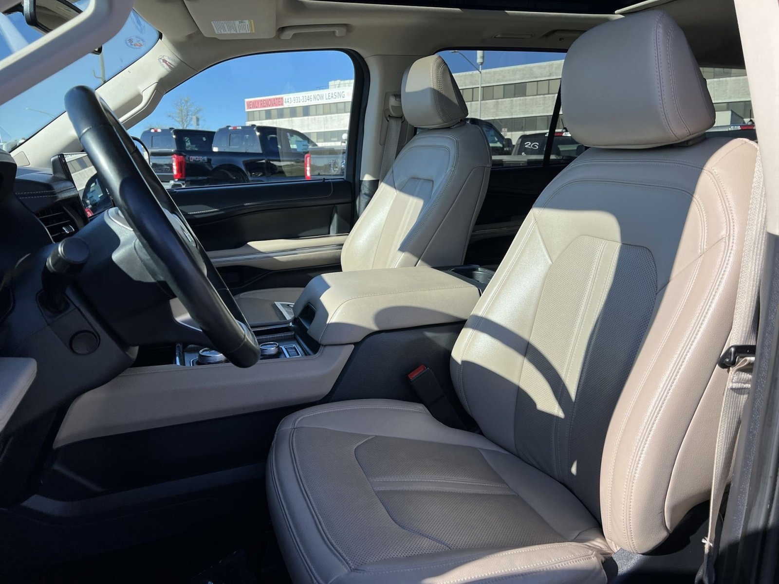 Used 2024 Ford Expedition Max Limited image 13