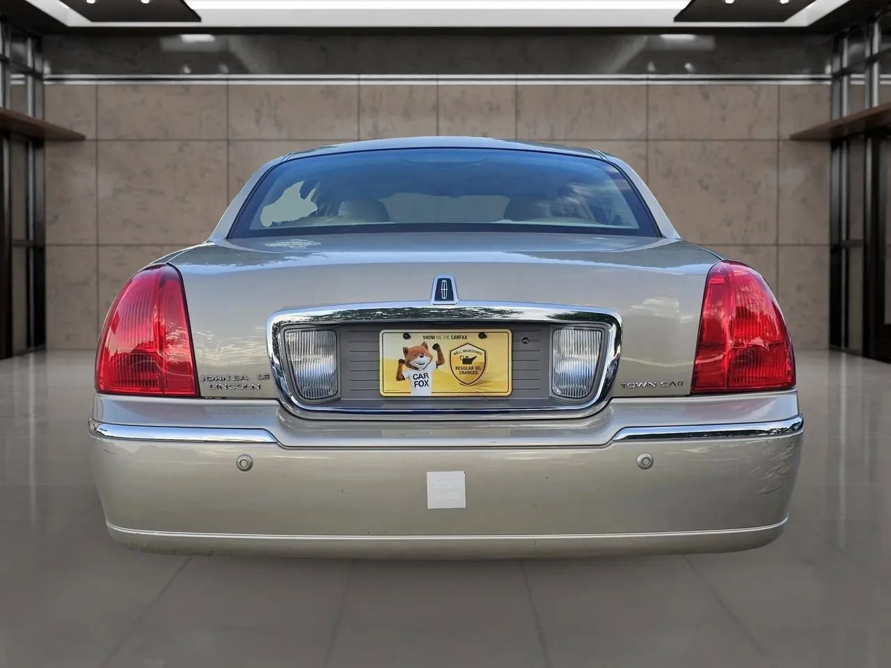 Used 2005 Lincoln Town Car Signature RWD image 32