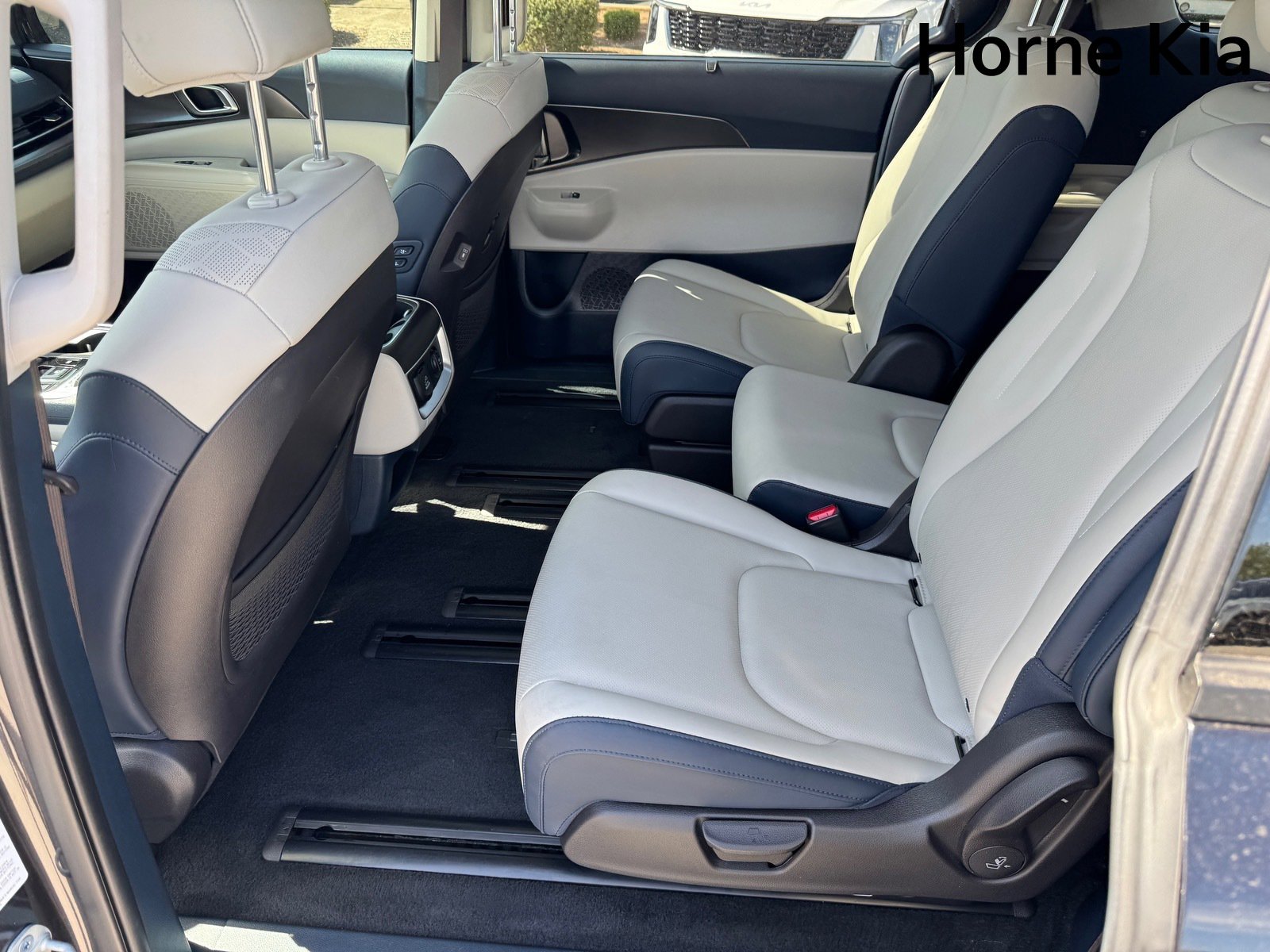 Certified 2026 Kia Carnival SX w/ SX Dark Edition Package image 12