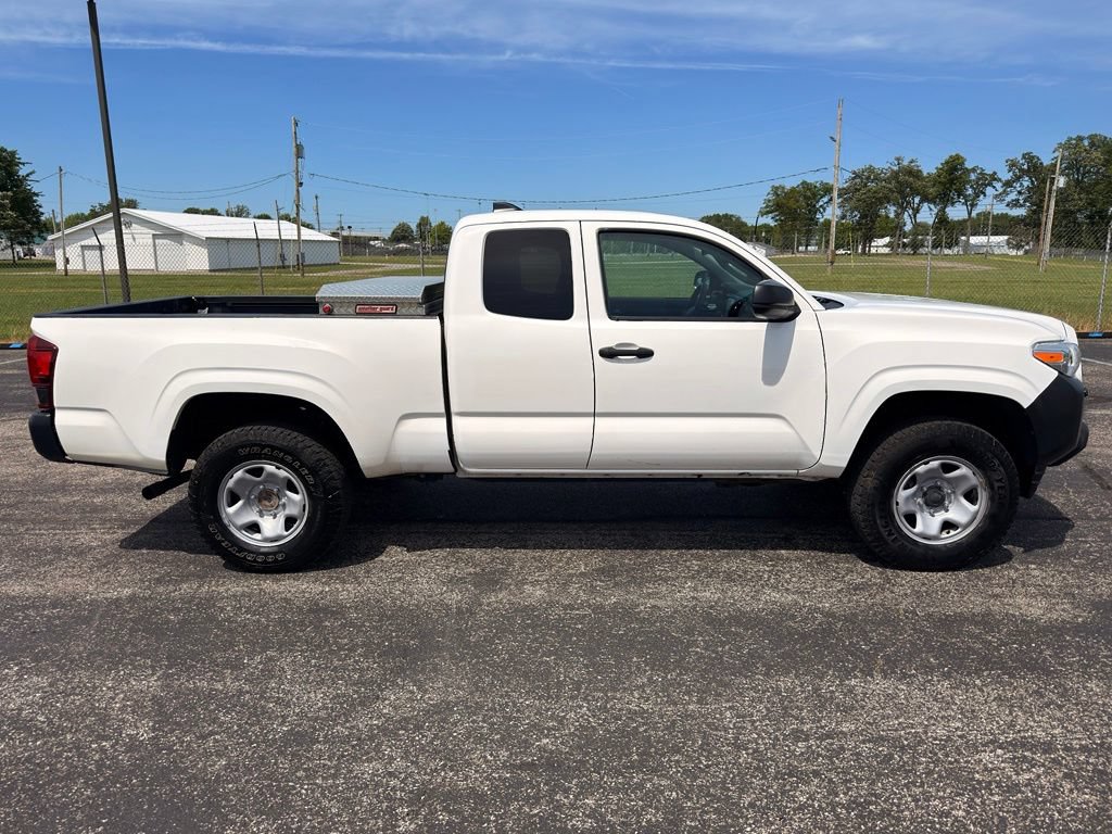 Used 2022 Toyota Tacoma SR AWD/4WD image 5