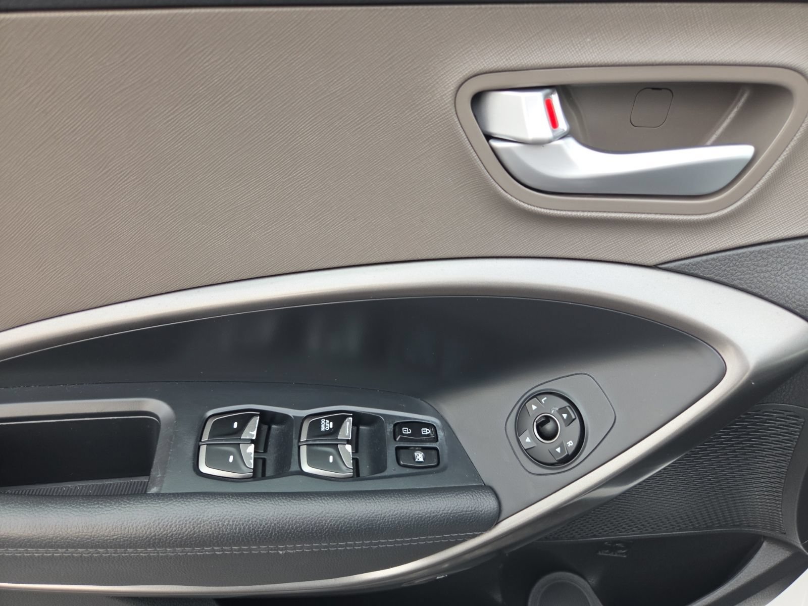 Used 2018 Hyundai Santa Fe Sport FWD image 15