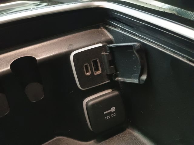 Used 2023 Chrysler Pacifica Limited FWD image 26