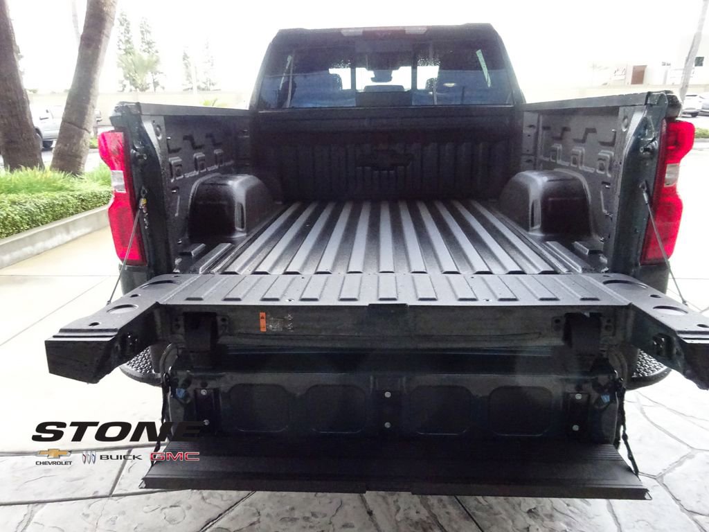New 2026 Chevrolet Silverado 1500 ZR2 image 9
