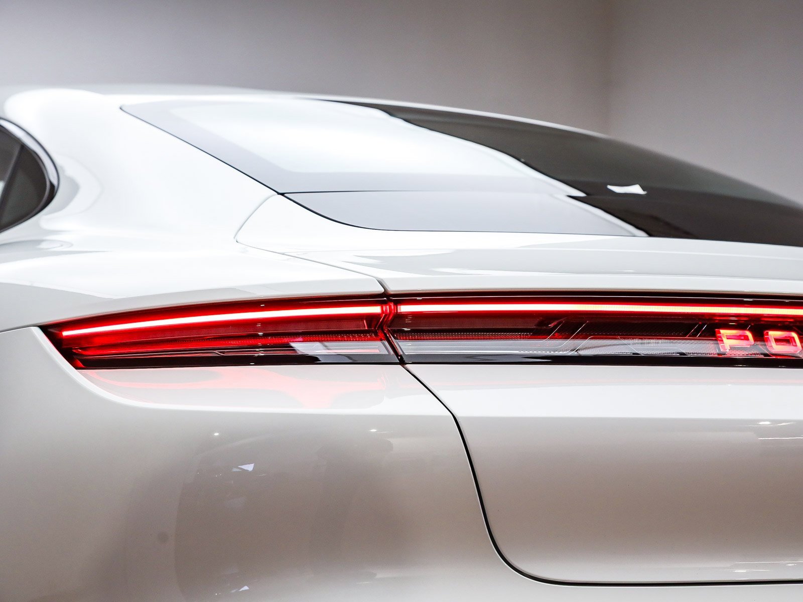 Used 2025 Porsche Taycan image 8